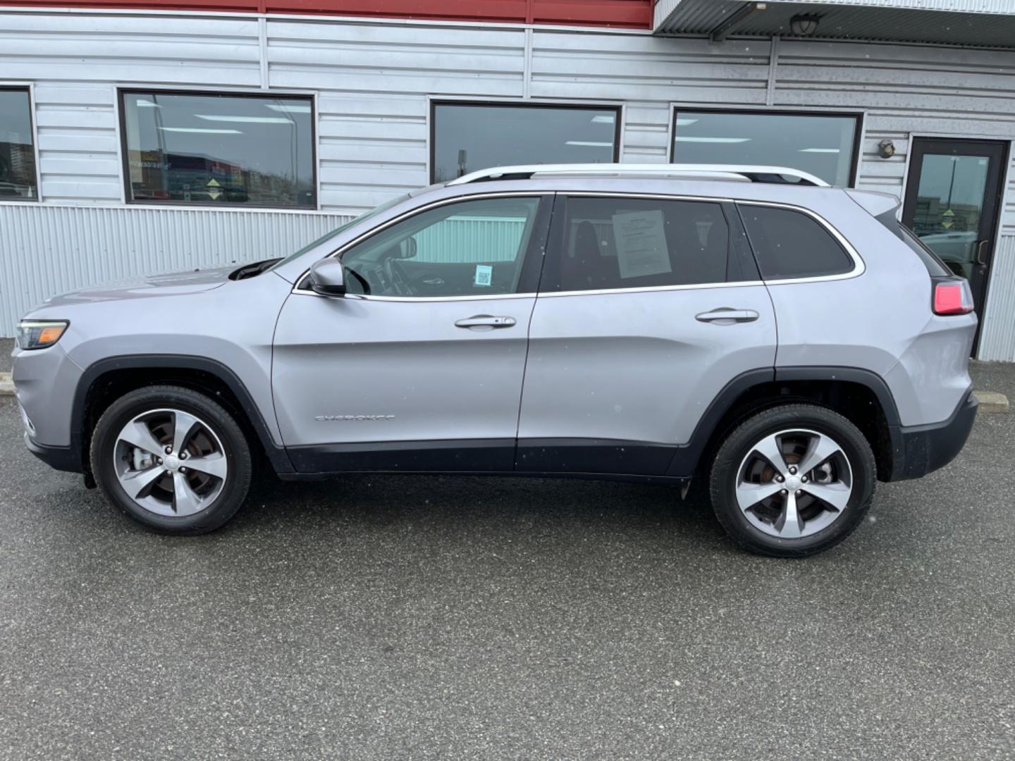 2020 SILVER /Black JEEP CHEROKEE LIMITED (1C4PJMDX5LD) with an 3.2L engine, Automatic transmission, located at 1960 Industrial Drive, Wasilla, 99654, (907) 274-2277, 61.573475, -149.400146 - Photo#1